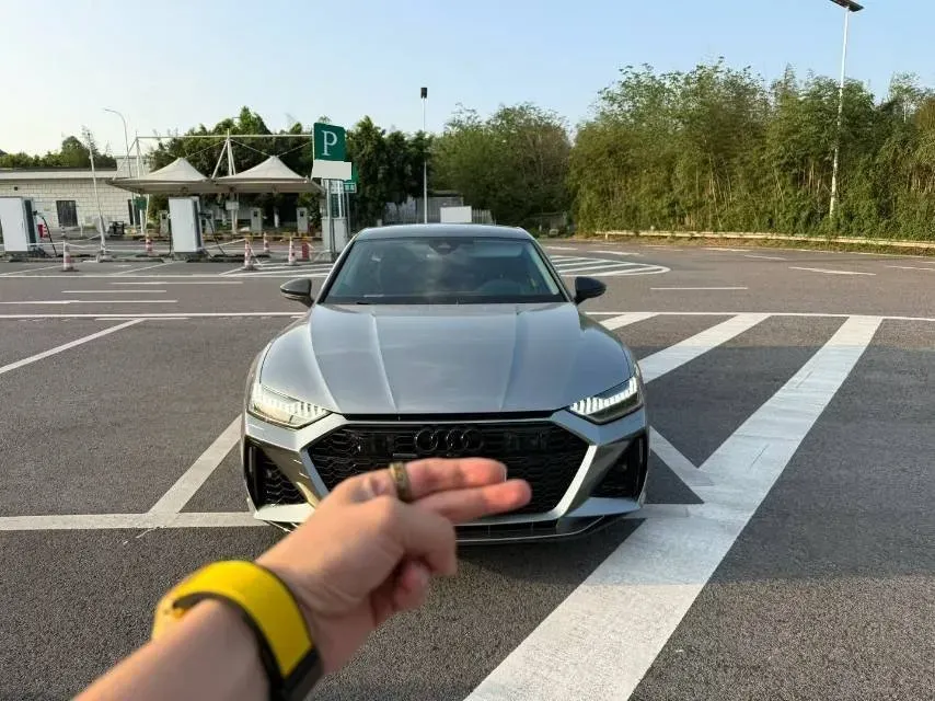 2023 Audi A7 2.0T 265HP L4 7DCT,autocango,china used car exporter,china ev exporter,chinese used car exporter,chinese used ev exporter
