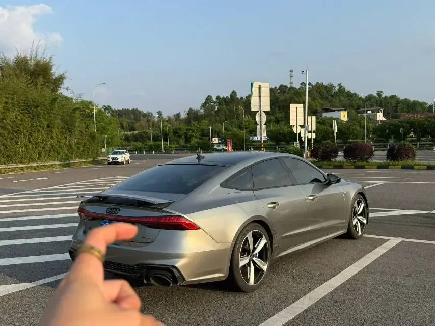 2023 Audi A7 2.0T 265HP L4 7DCT,autocango,china used car exporter,china ev exporter,chinese used car exporter,chinese used ev exporter