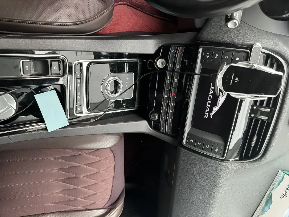 2018 Jaguar F-PACE 2.0T 250HP L4 8AT,autocango,china used car exporter,china ev exporter,chinese used car exporter,chinese used ev exporter