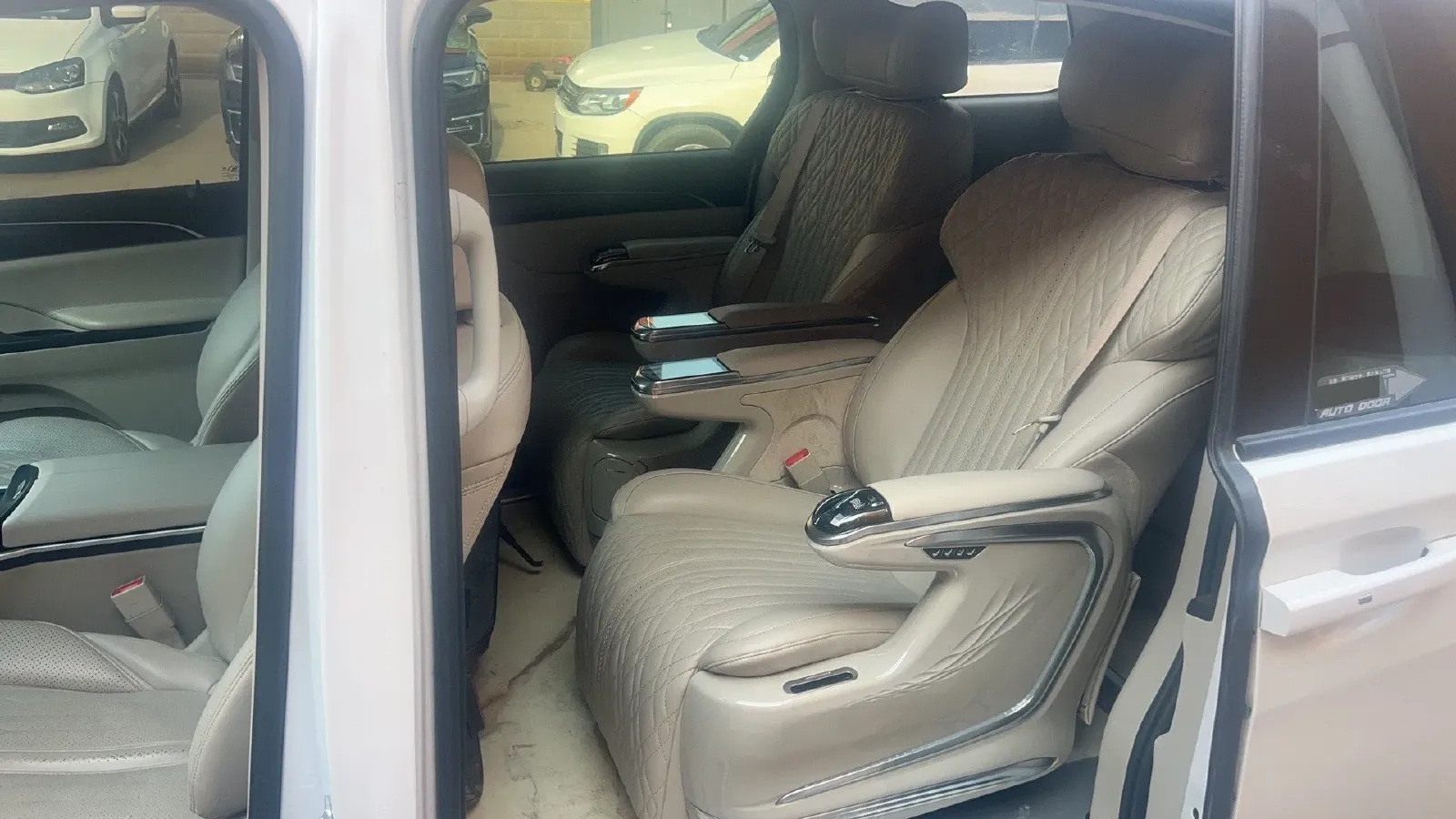 2021 Buick GL8 2.0T 237HP L4 9AT,autocango,china used car exporter,china ev exporter,chinese used car exporter,chinese used ev exporter