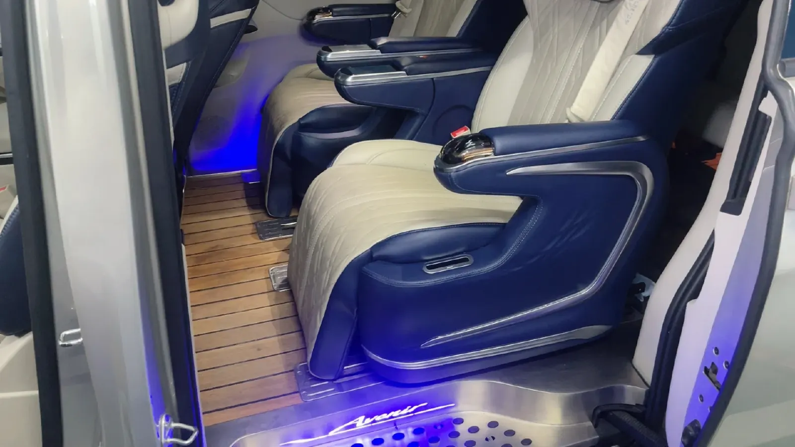 2021 Buick GL8 2.0T 237HP L4 9AT,autocango,china used car exporter,china ev exporter,chinese used car exporter,chinese used ev exporter