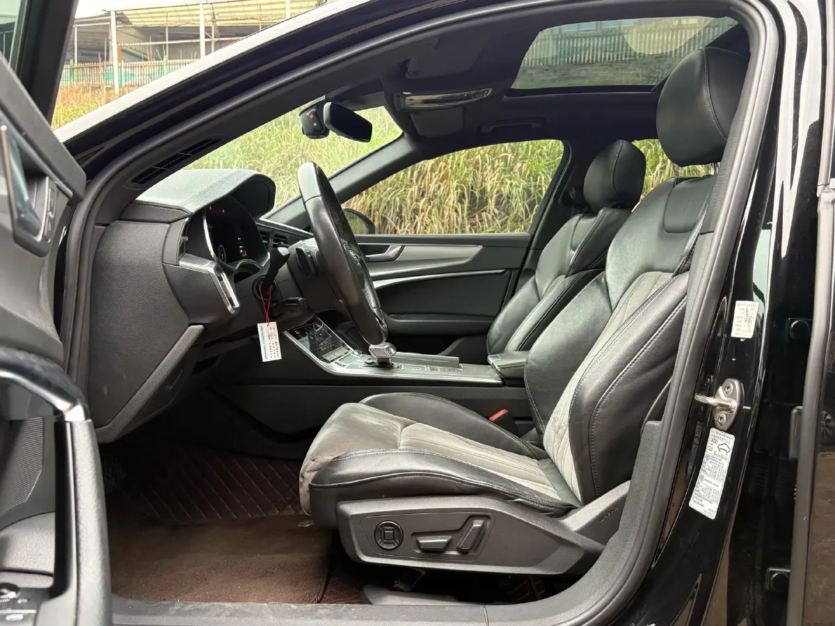 2022 Audi A6L 2.0T 224HP L4 7DCT,autocango,china used car exporter,china ev exporter,chinese used car exporter,chinese used ev exporter