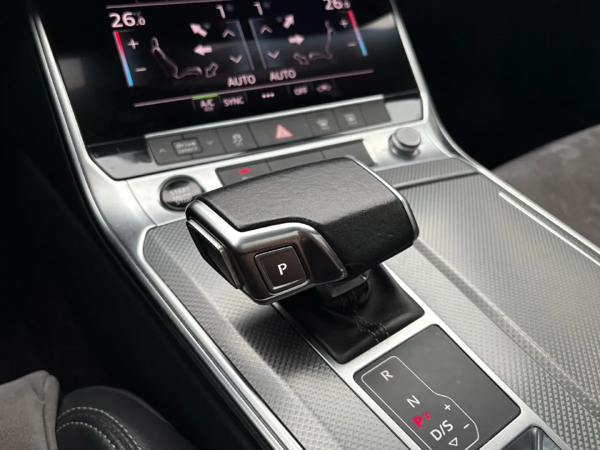 2022 Audi A6L 2.0T 224HP L4 7DCT,autocango,china used car exporter,china ev exporter,chinese used car exporter,chinese used ev exporter