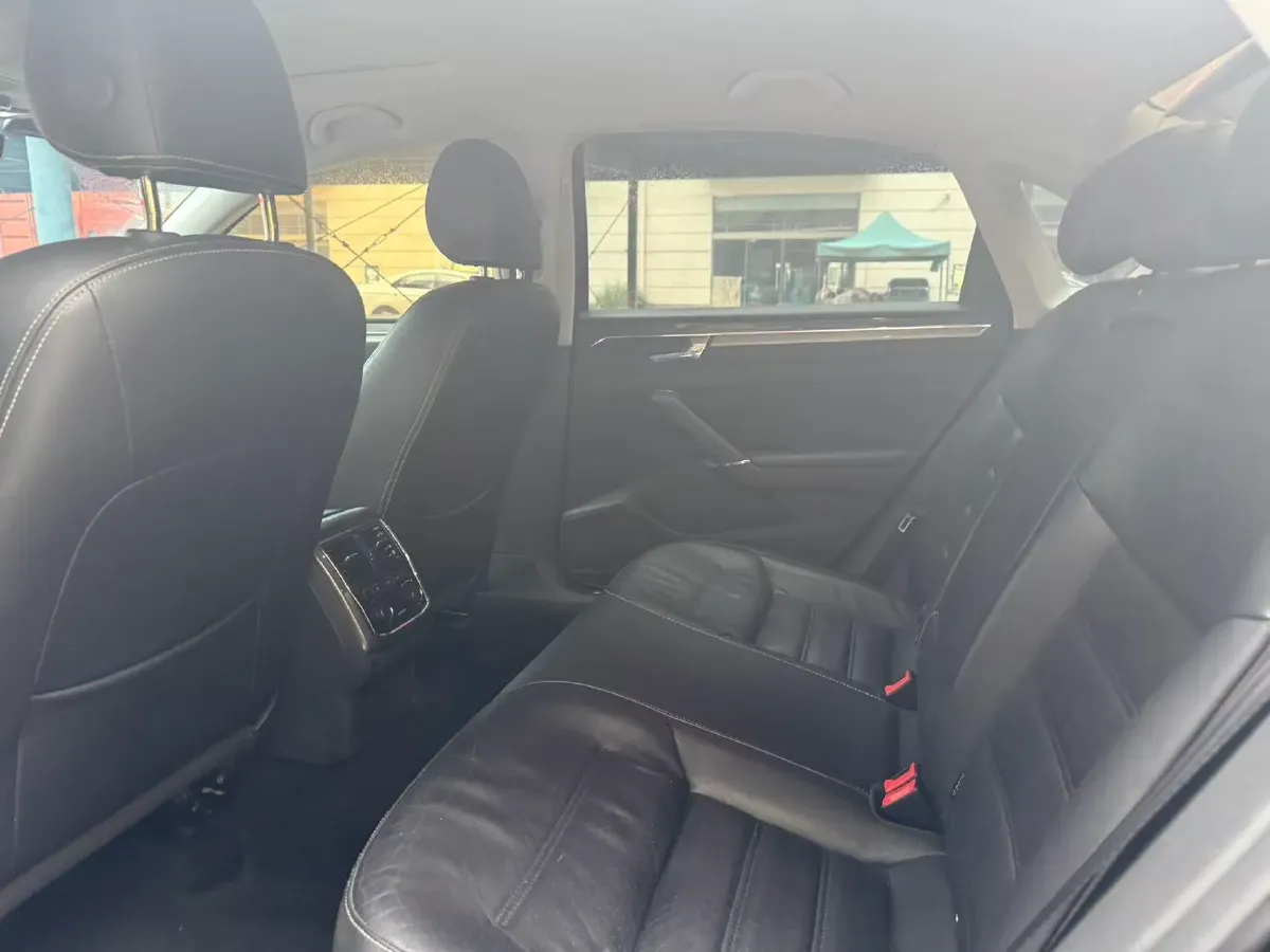 2017 Volkswagen Passat 1.8T 180HP L4 7DCT,autocango,china used car exporter,china ev exporter,chinese used car exporter,chinese used ev exporter