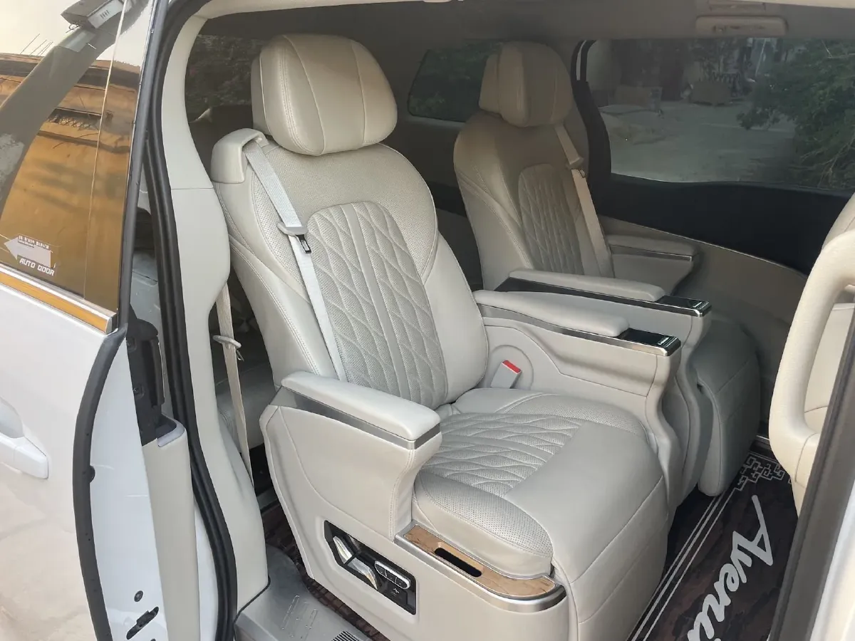 2022 Buick GL8 2.0T 237HP L4 9AT,autocango,china used car exporter,china ev exporter,chinese used car exporter,chinese used ev exporter