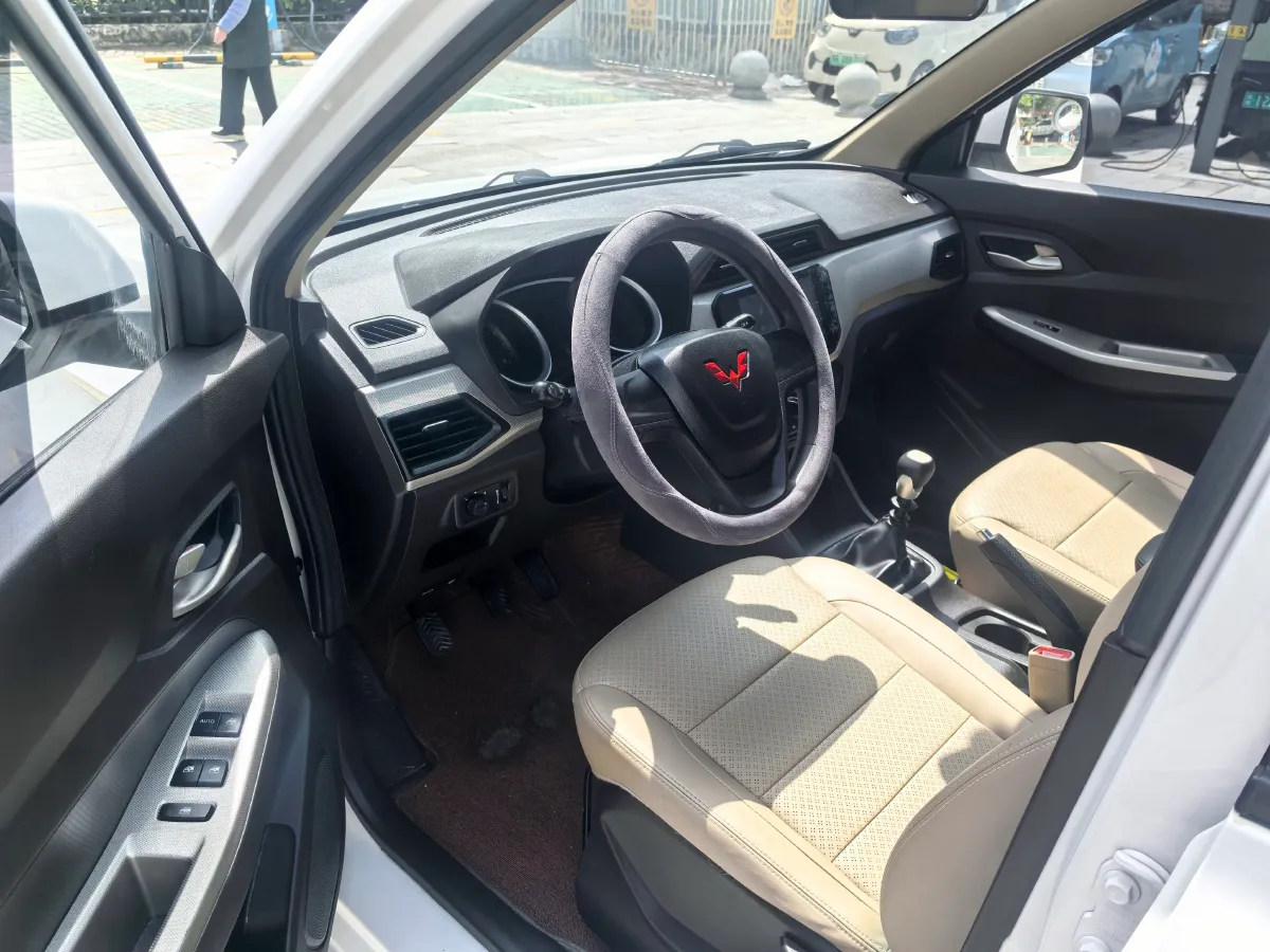 2021 WuLing RongGuang New Truck 1.5L 99HP L4 5MT,autocango,china used car exporter,china ev exporter,chinese used car exporter,chinese used ev exporter