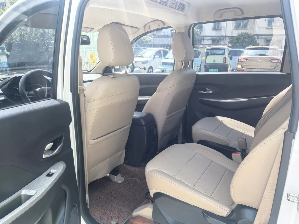 2021 WuLing RongGuang New Truck 1.5L 99HP L4 5MT,autocango,china used car exporter,china ev exporter,chinese used car exporter,chinese used ev exporter