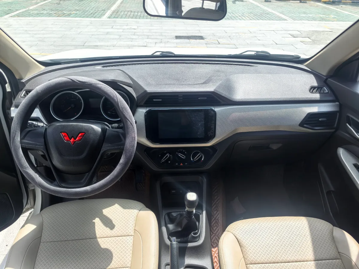 2021 WuLing RongGuang New Truck 1.5L 99HP L4 5MT,autocango,china used car exporter,china ev exporter,chinese used car exporter,chinese used ev exporter
