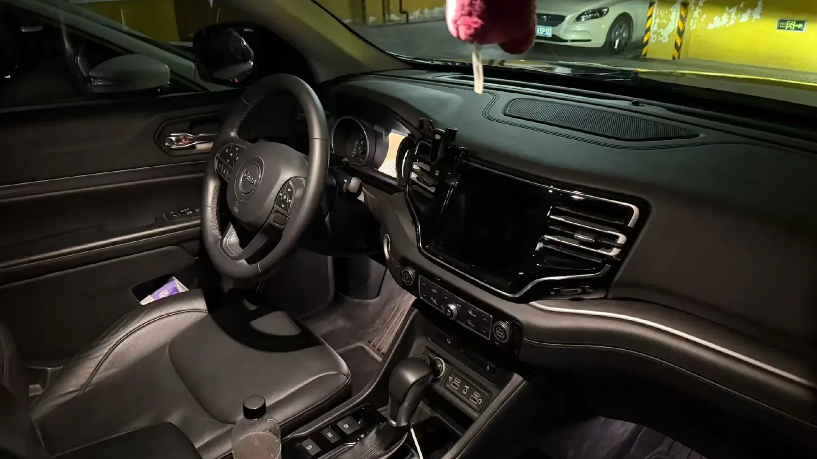 2018 Jeep Grand Commander 2.0T 234HP L4 9AT,autocango,china used car exporter,china ev exporter,chinese used car exporter,chinese used ev exporter