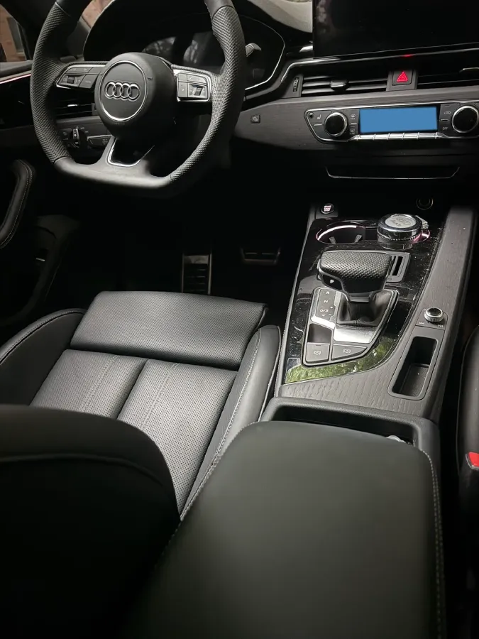 2024 Audi A4L 2.0T 190HP L4 7DCT,autocango,china used car exporter,china ev exporter,chinese used car exporter,chinese used ev exporter