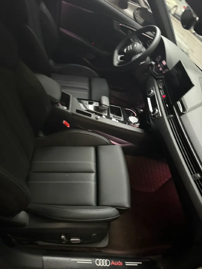 2024 Audi A4L 2.0T 190HP L4 7DCT,autocango,china used car exporter,china ev exporter,chinese used car exporter,chinese used ev exporter