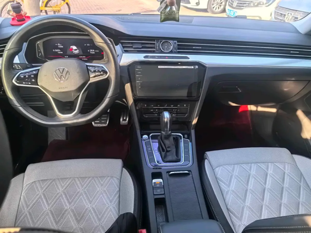 2023 Volkswagen Magotan 2.0T 220HP L4 7DCT,autocango,china used car exporter,china ev exporter,chinese used car exporter,chinese used ev exporter