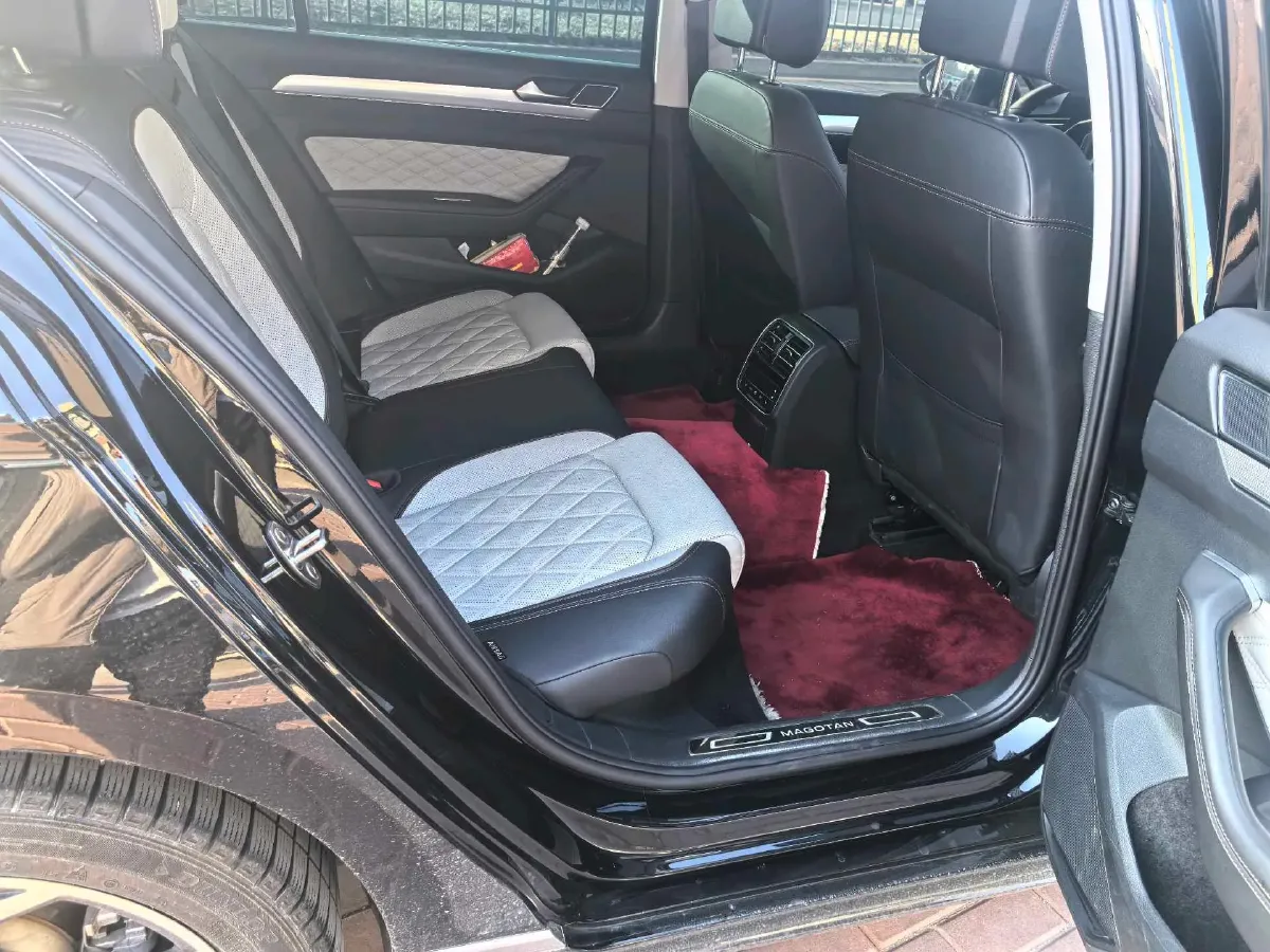 2023 Volkswagen Magotan 2.0T 220HP L4 7DCT,autocango,china used car exporter,china ev exporter,chinese used car exporter,chinese used ev exporter