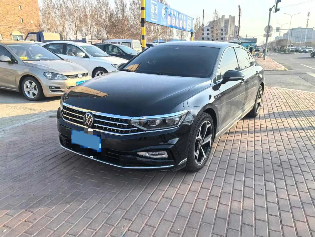 2023 Volkswagen Magotan 2.0T 220HP L4 7DCT,autocango,china used car exporter,china ev exporter,chinese used car exporter,chinese used ev exporter