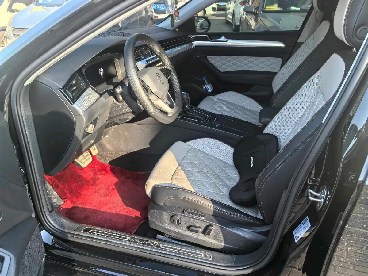 2023 Volkswagen Magotan 2.0T 220HP L4 7DCT,autocango,china used car exporter,china ev exporter,chinese used car exporter,chinese used ev exporter