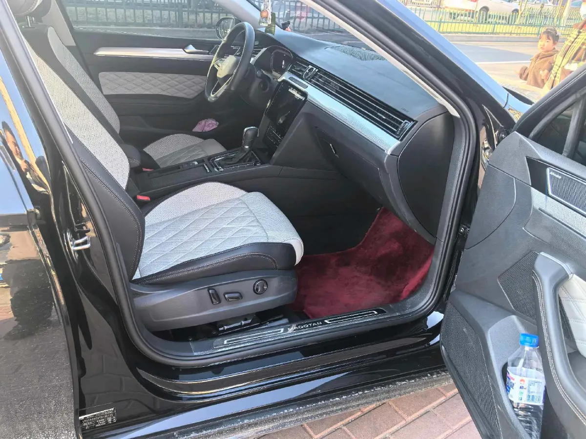 2023 Volkswagen Magotan 2.0T 220HP L4 7DCT,autocango,china used car exporter,china ev exporter,chinese used car exporter,chinese used ev exporter