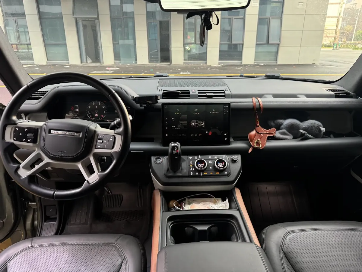 2023 Land Rover Defender 3.0T 400HP L6 8AT,autocango,china used car exporter,china ev exporter,chinese used car exporter,chinese used ev exporter