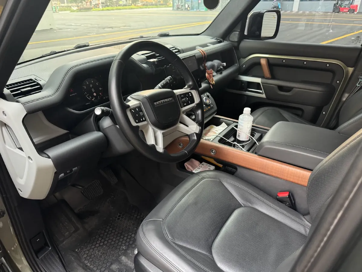 2023 Land Rover Defender 3.0T 400HP L6 8AT,autocango,china used car exporter,china ev exporter,chinese used car exporter,chinese used ev exporter