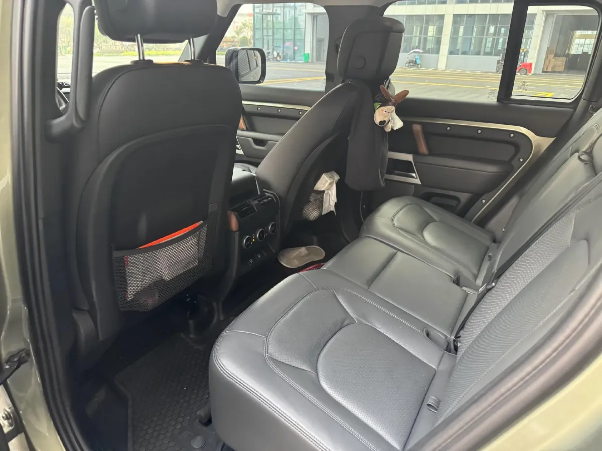 2023 Land Rover Defender 3.0T 400HP L6 8AT,autocango,china used car exporter,china ev exporter,chinese used car exporter,chinese used ev exporter