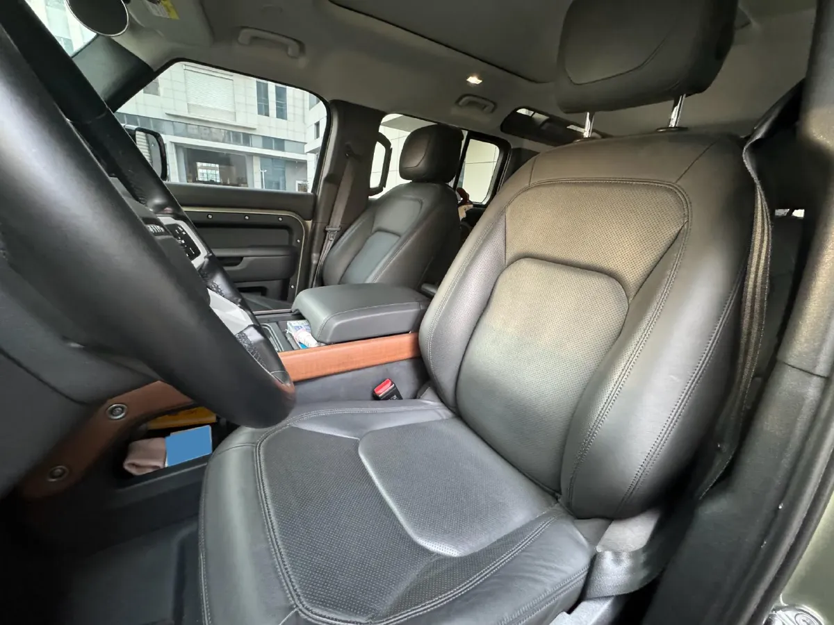 2023 Land Rover Defender 3.0T 400HP L6 8AT,autocango,china used car exporter,china ev exporter,chinese used car exporter,chinese used ev exporter