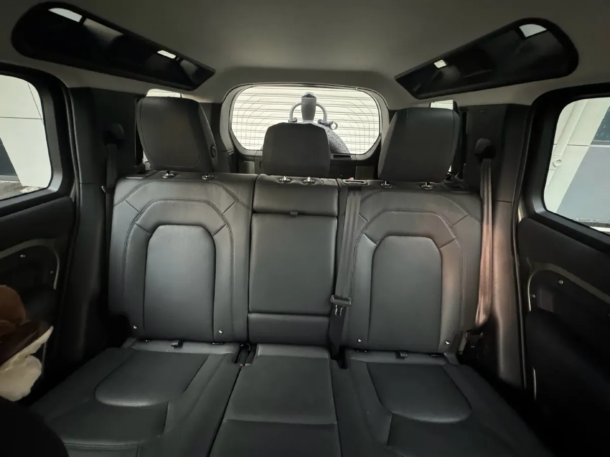 2023 Land Rover Defender 3.0T 400HP L6 8AT,autocango,china used car exporter,china ev exporter,chinese used car exporter,chinese used ev exporter