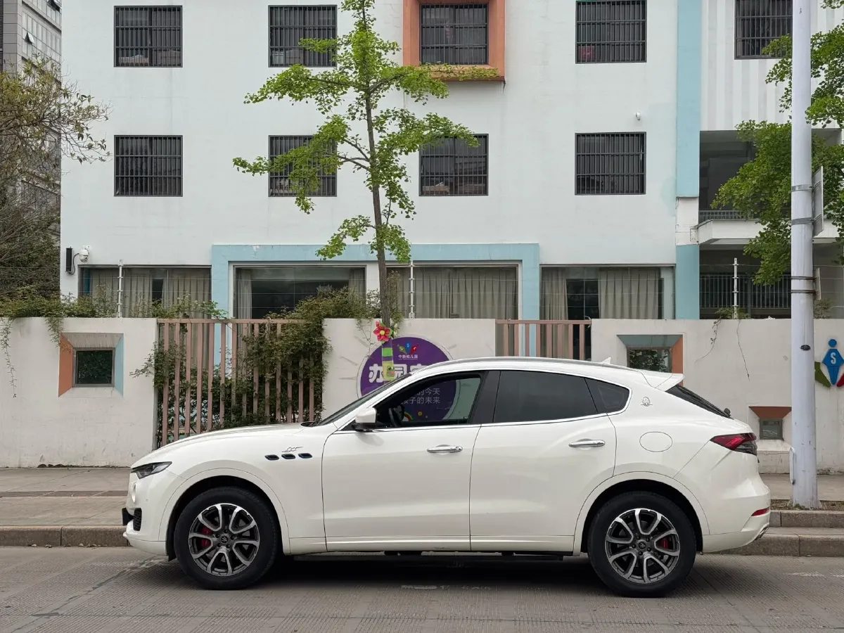 2022 Maserati Levante 2.0T 330HP L4 8AT,autocango,china used car exporter,china ev exporter,chinese used car exporter,chinese used ev exporter
