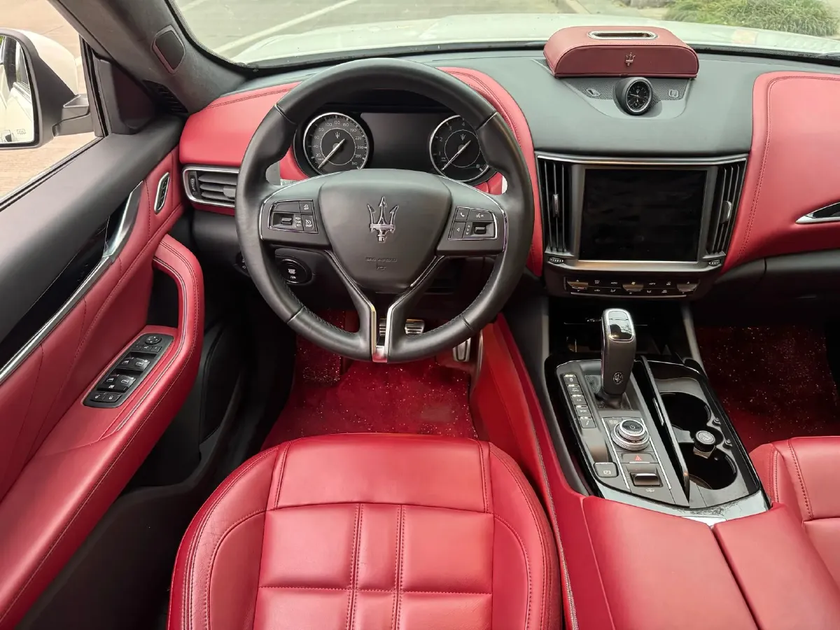 2022 Maserati Levante 2.0T 330HP L4 8AT,autocango,china used car exporter,china ev exporter,chinese used car exporter,chinese used ev exporter