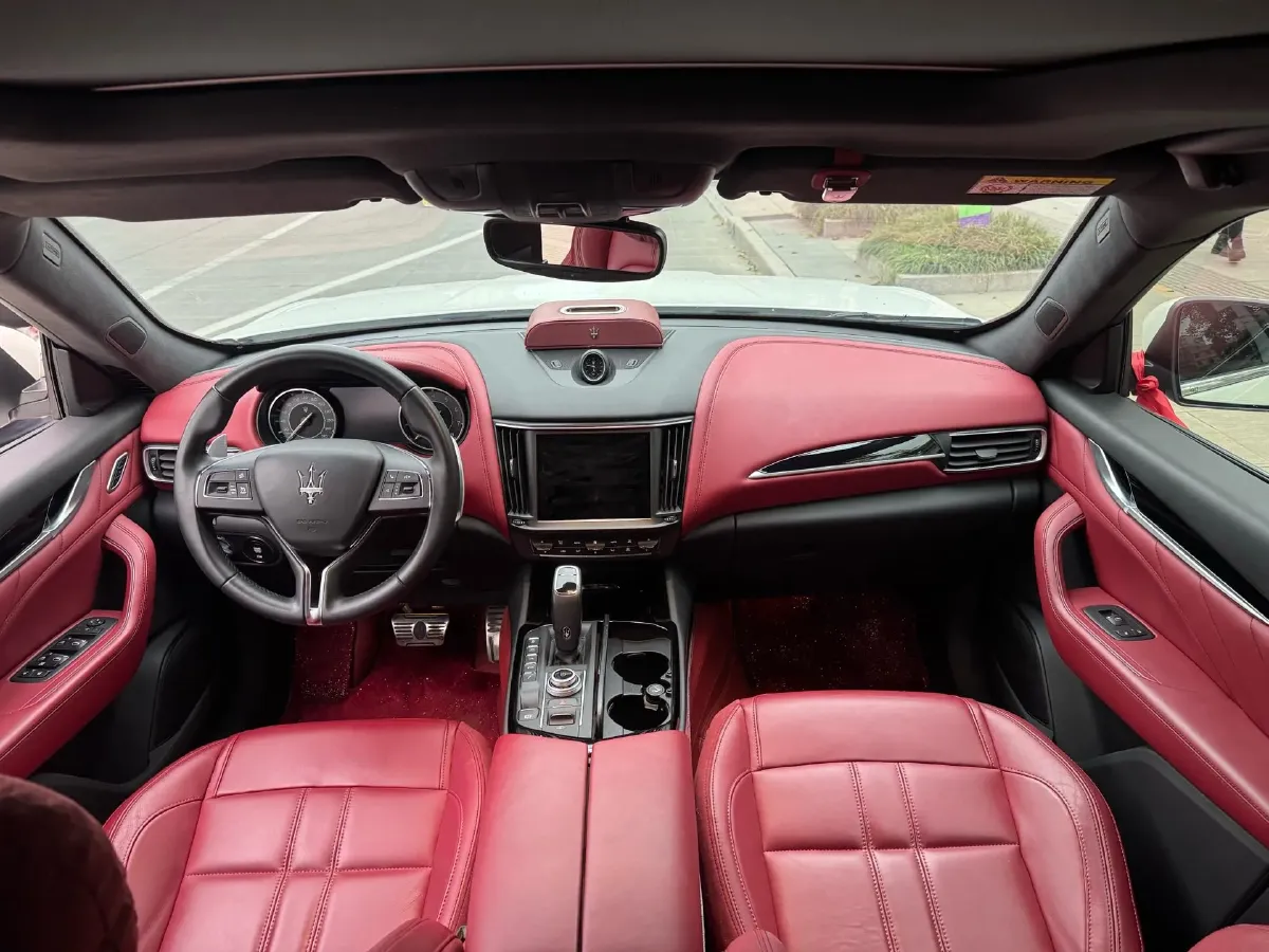 2022 Maserati Levante 2.0T 330HP L4 8AT,autocango,china used car exporter,china ev exporter,chinese used car exporter,chinese used ev exporter