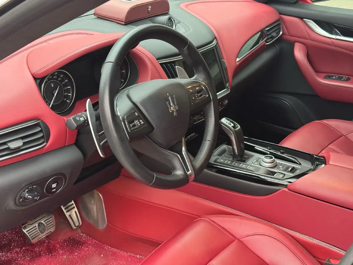 2022 Maserati Levante 2.0T 330HP L4 8AT,autocango,china used car exporter,china ev exporter,chinese used car exporter,chinese used ev exporter