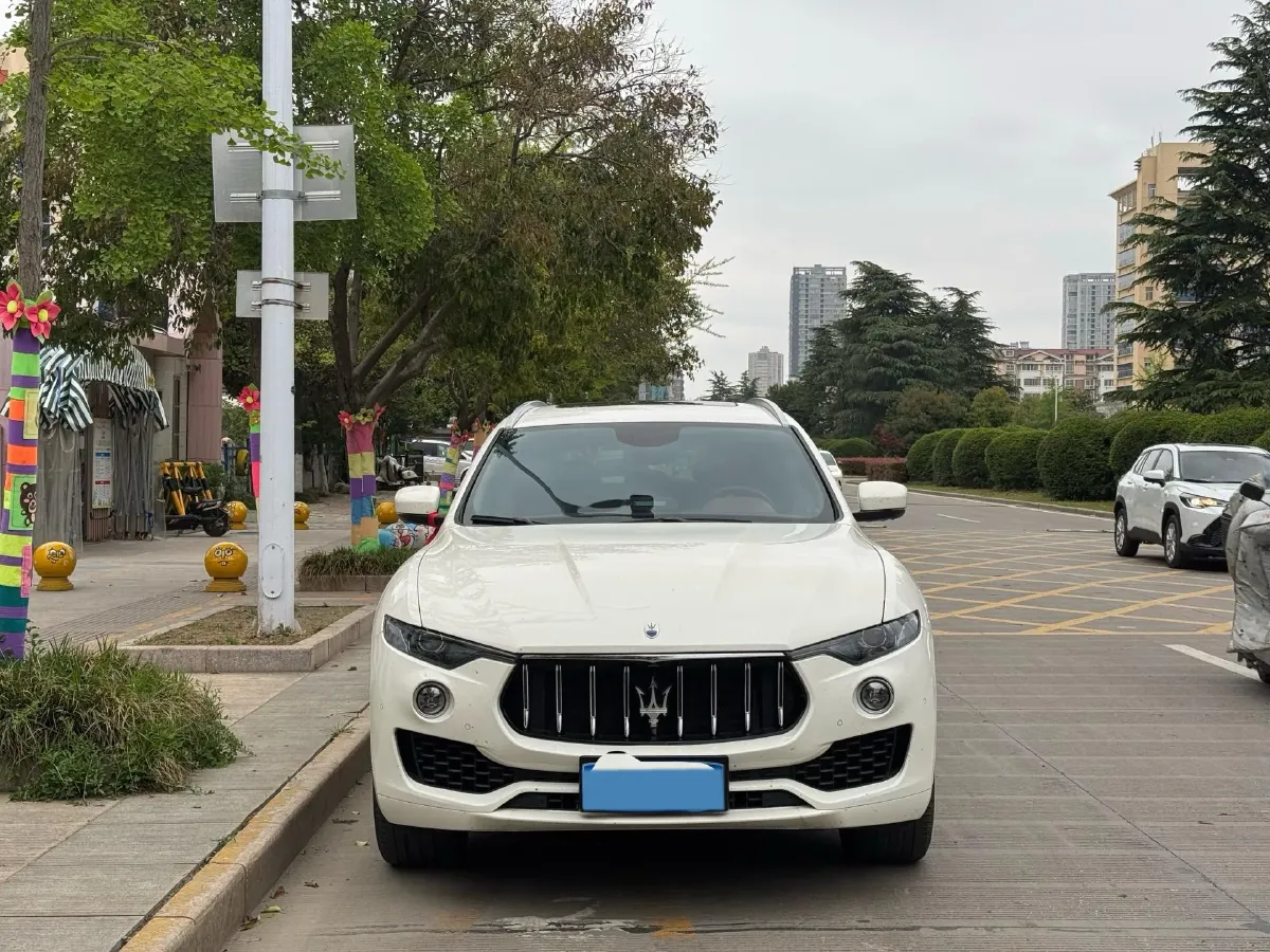 2022 Maserati Levante 2.0T 330HP L4 8AT,autocango,china used car exporter,china ev exporter,chinese used car exporter,chinese used ev exporter