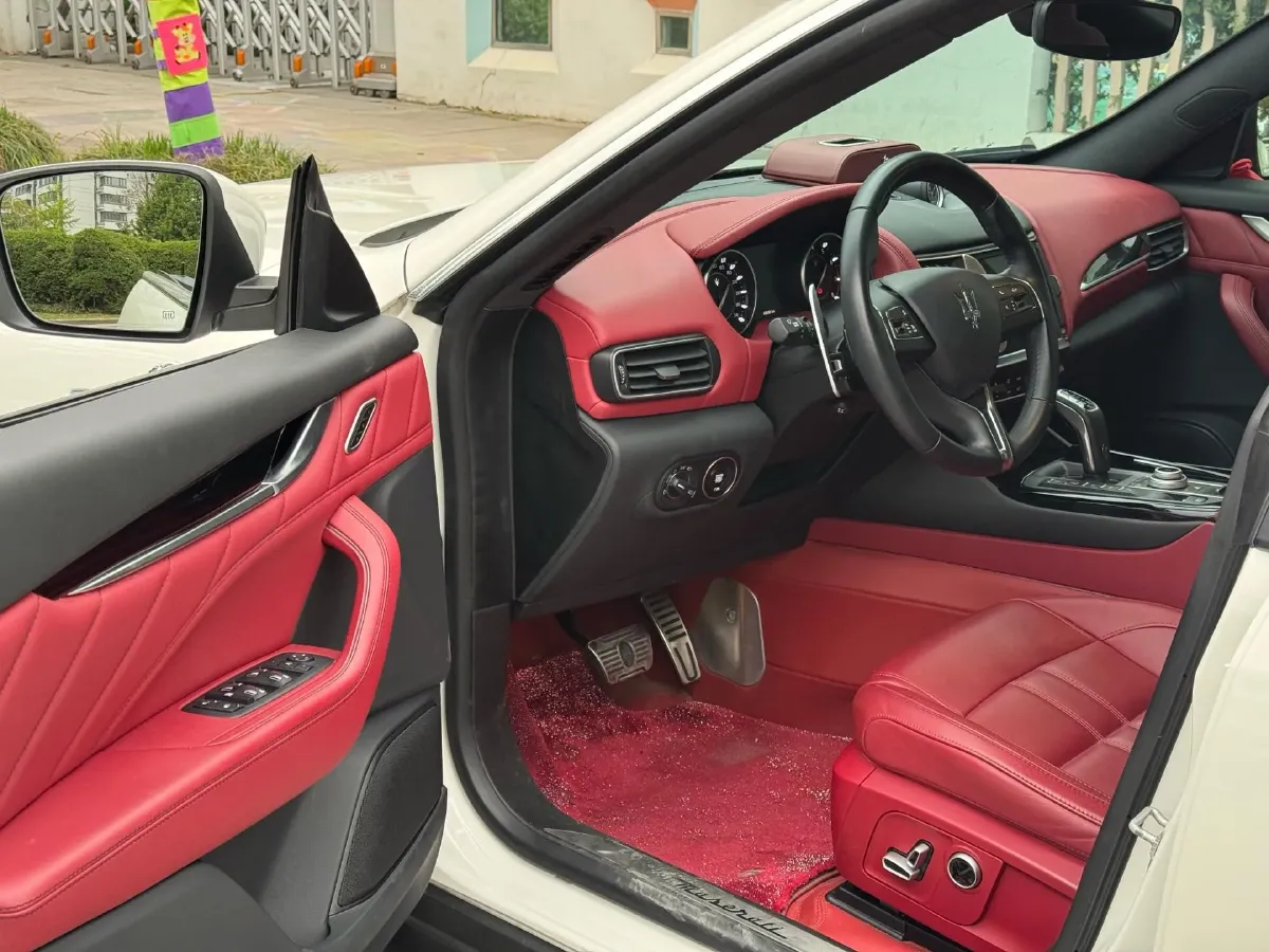 2022 Maserati Levante 2.0T 330HP L4 8AT,autocango,china used car exporter,china ev exporter,chinese used car exporter,chinese used ev exporter