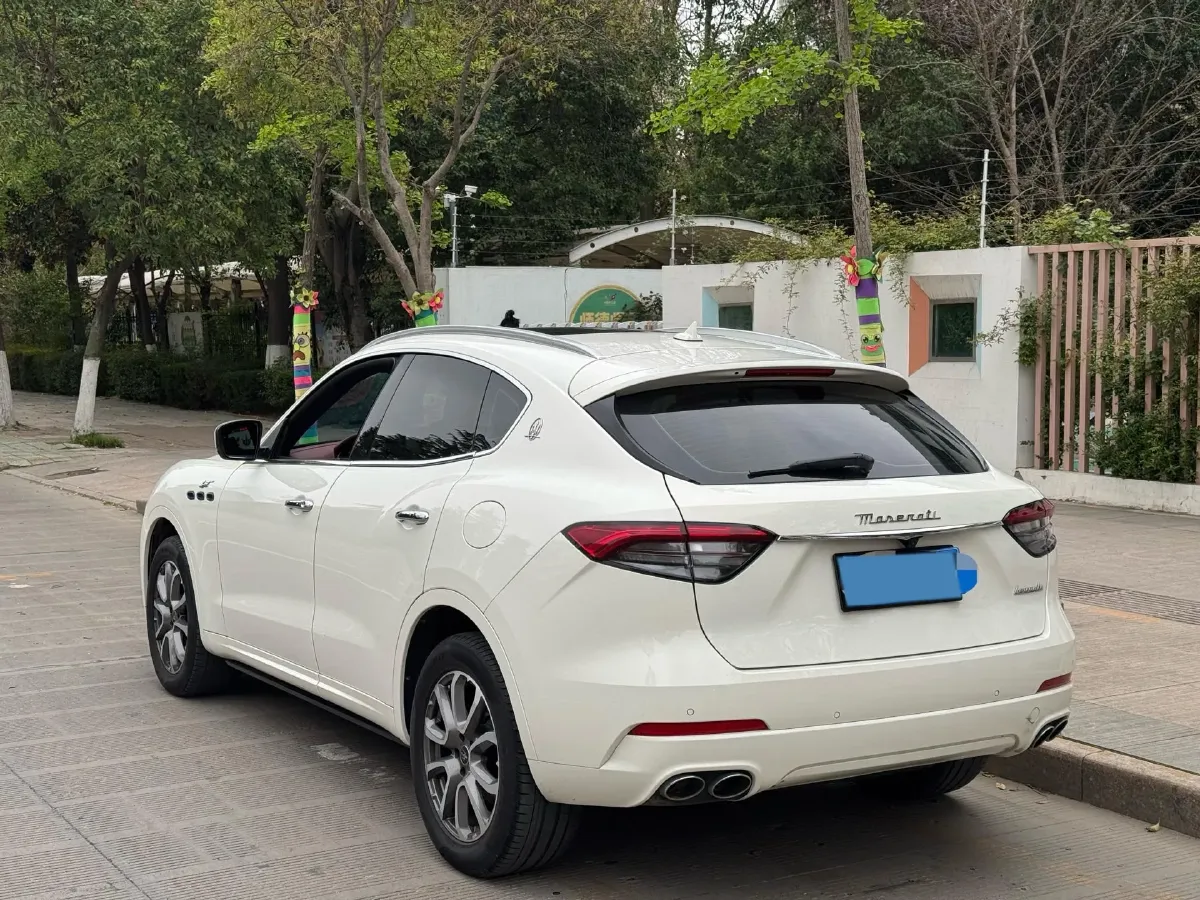 2022 Maserati Levante 2.0T 330HP L4 8AT,autocango,china used car exporter,china ev exporter,chinese used car exporter,chinese used ev exporter