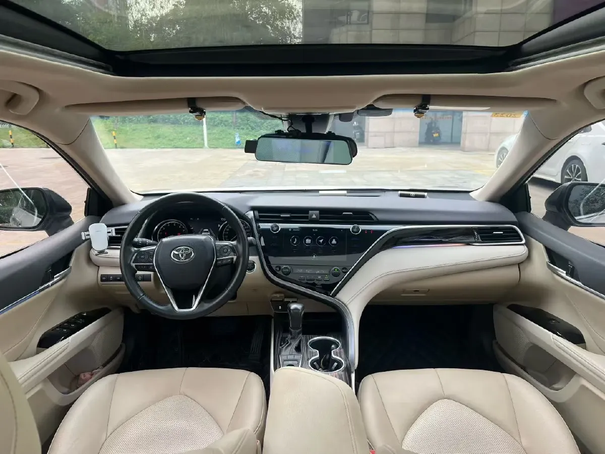 2021 Toyota Camry 2.5L 209HP L4 8AT,autocango,china used car exporter,china ev exporter,chinese used car exporter,chinese used ev exporter