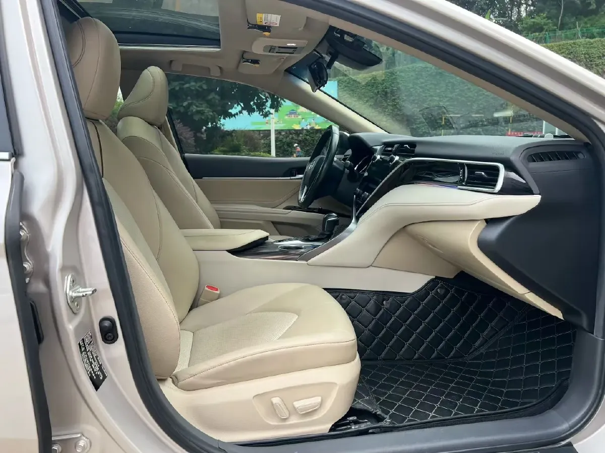 2021 Toyota Camry 2.5L 209HP L4 8AT,autocango,china used car exporter,china ev exporter,chinese used car exporter,chinese used ev exporter