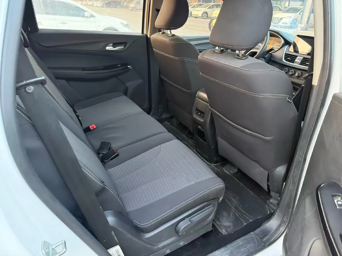 2021 BaoJun 730 1.5T 147HP L4 CVT,autocango,china used car exporter,china ev exporter,chinese used car exporter,chinese used ev exporter