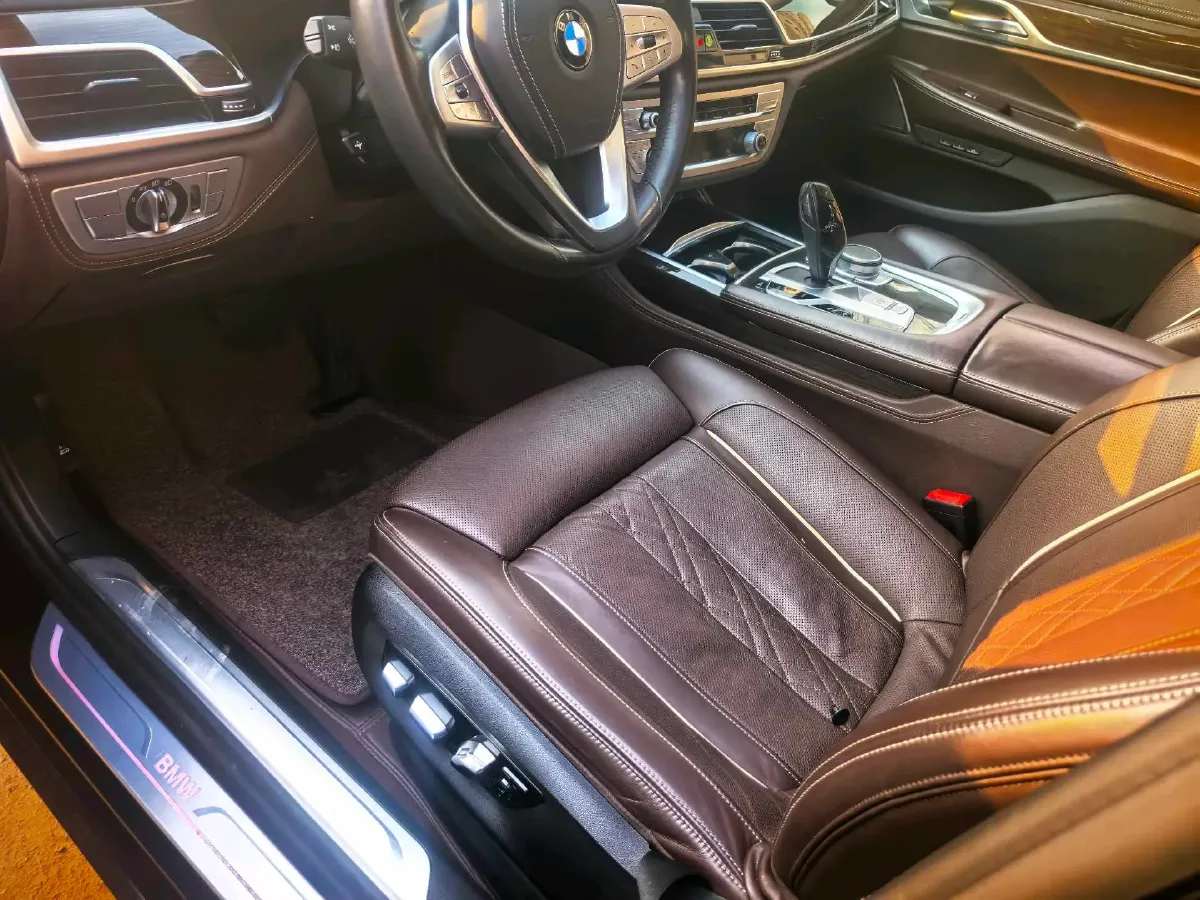2019 BMW 7 Series 2.0T 265HP L4 8AT,autocango,china used car exporter,china ev exporter,chinese used car exporter,chinese used ev exporter