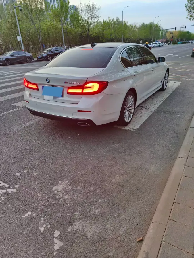 2022 BMW 5 Series 2.0T 252HP L4 8AT,autocango,china used car exporter,china ev exporter,chinese used car exporter,chinese used ev exporter