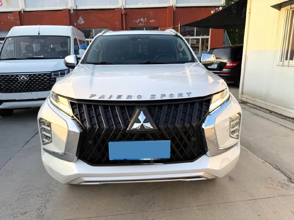 2020 Mitsubishi Pajero 3.0L 209HP V6 8AT,autocango,china used car exporter,china ev exporter,chinese used car exporter,chinese used ev exporter