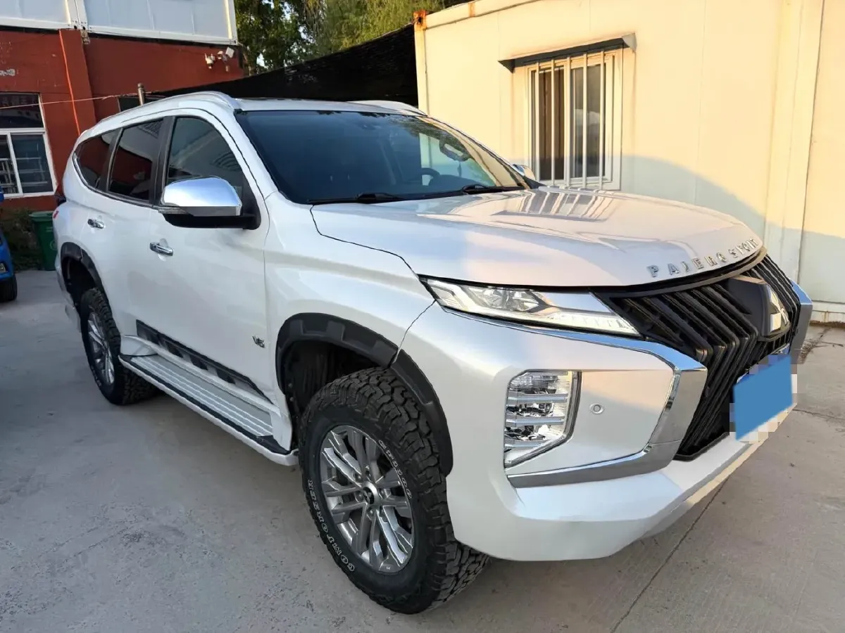 2020 Mitsubishi Pajero 3.0L 209HP V6 8AT,autocango,china used car exporter,china ev exporter,chinese used car exporter,chinese used ev exporter