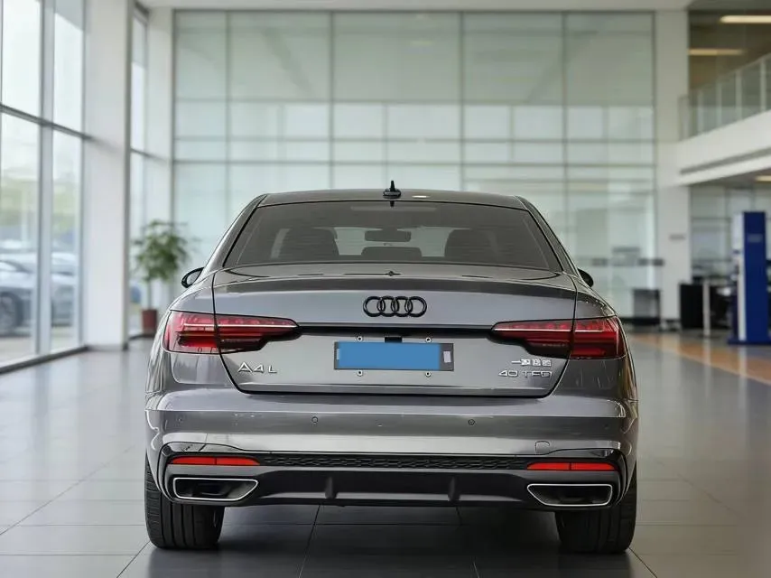 2022 Audi A4L 2.0T 190HP L4 7DCT,autocango,china used car exporter,china ev exporter,chinese used car exporter,chinese used ev exporter