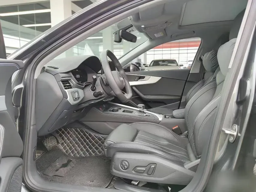 2022 Audi A4L 2.0T 190HP L4 7DCT,autocango,china used car exporter,china ev exporter,chinese used car exporter,chinese used ev exporter