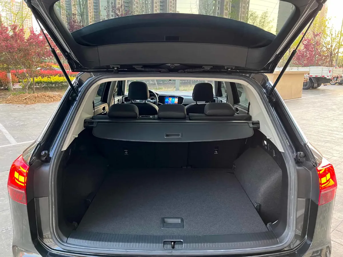 2019 Jeep Cherokee 2.0T 234HP L4 9AT,autocango,china used car exporter,china ev exporter,chinese used car exporter,chinese used ev exporter