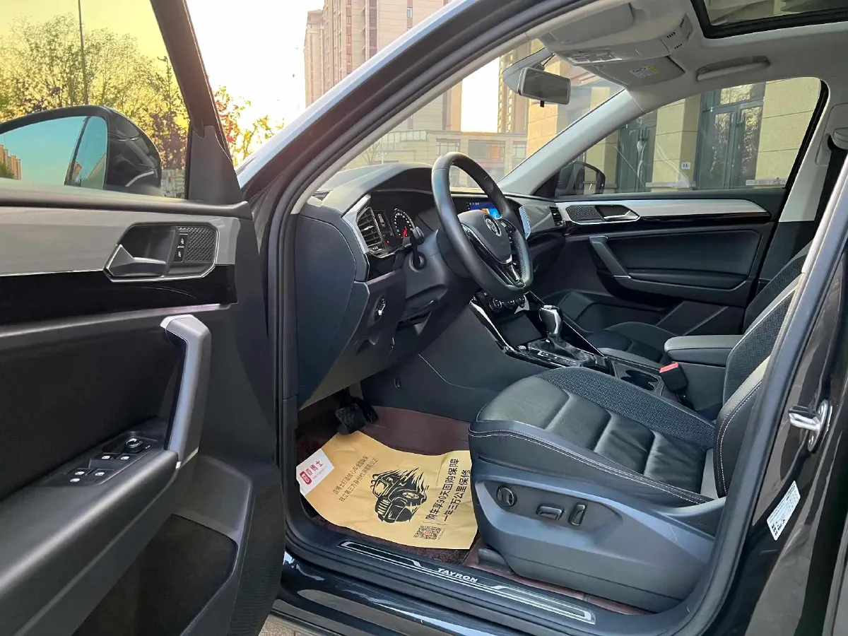 2019 Jeep Cherokee 2.0T 234HP L4 9AT,autocango,china used car exporter,china ev exporter,chinese used car exporter,chinese used ev exporter