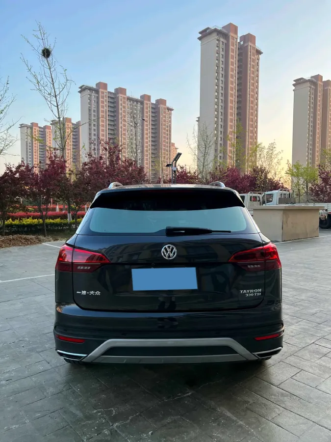 2019 Jeep Cherokee 2.0T 234HP L4 9AT,autocango,china used car exporter,china ev exporter,chinese used car exporter,chinese used ev exporter