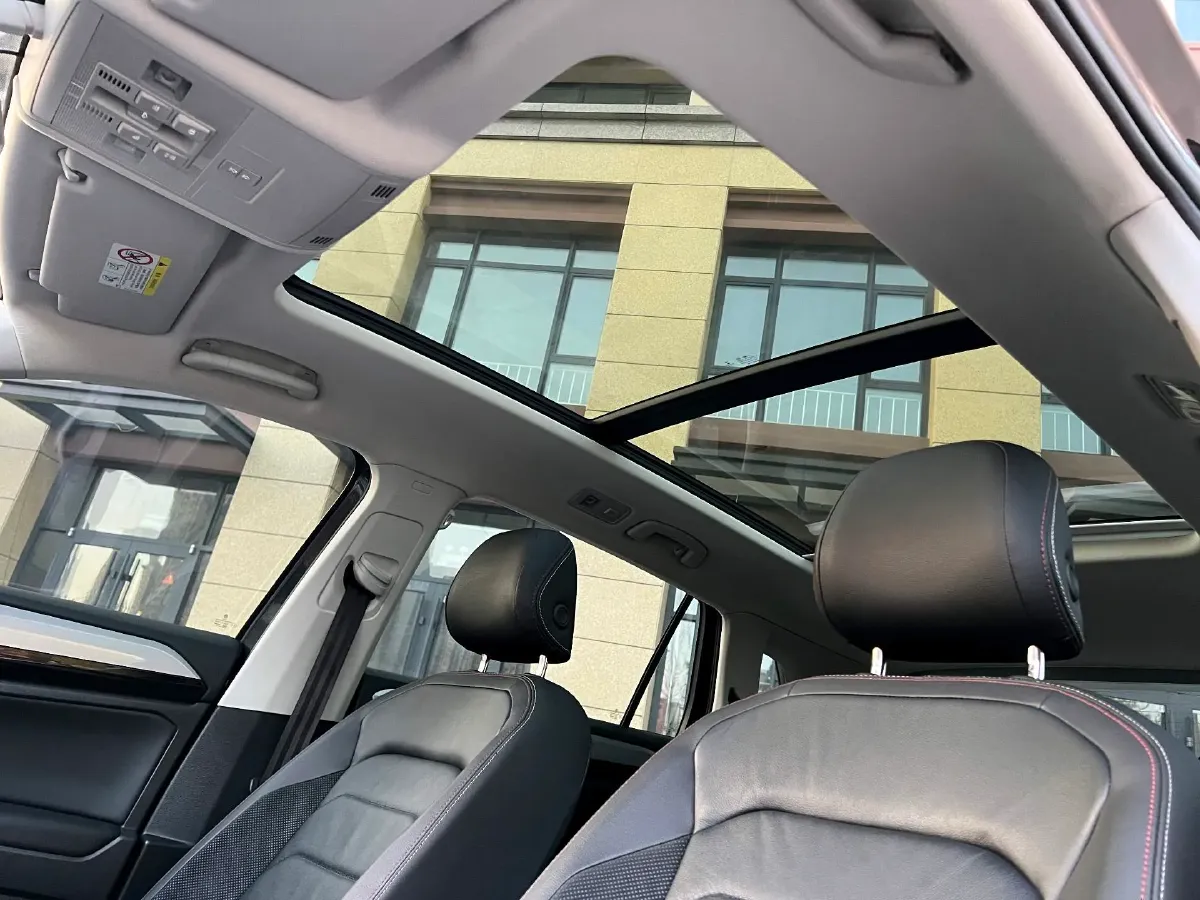 2019 Jeep Cherokee 2.0T 234HP L4 9AT,autocango,china used car exporter,china ev exporter,chinese used car exporter,chinese used ev exporter