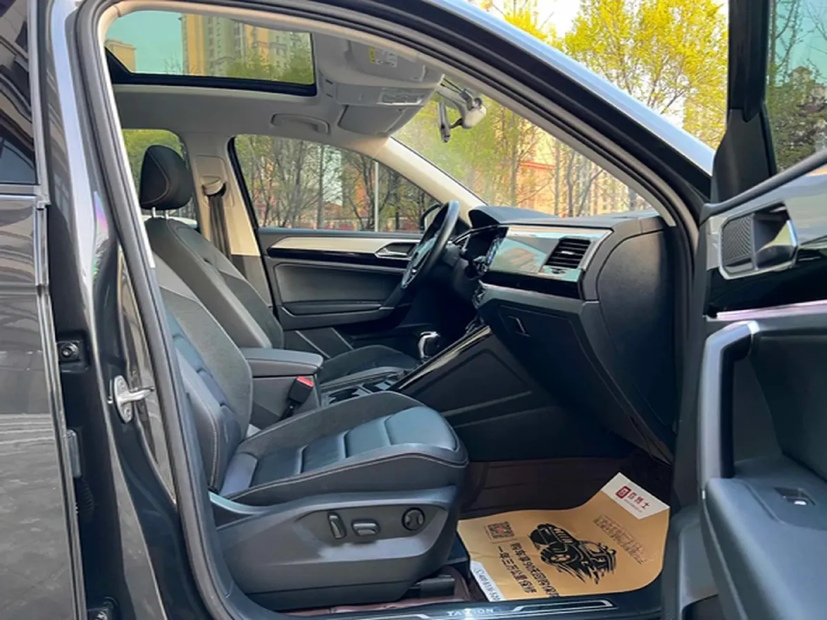 2019 Jeep Cherokee 2.0T 234HP L4 9AT,autocango,china used car exporter,china ev exporter,chinese used car exporter,chinese used ev exporter