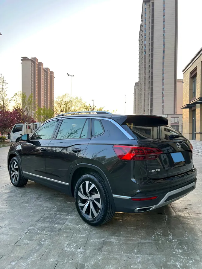 2019 Jeep Cherokee 2.0T 234HP L4 9AT,autocango,china used car exporter,china ev exporter,chinese used car exporter,chinese used ev exporter
