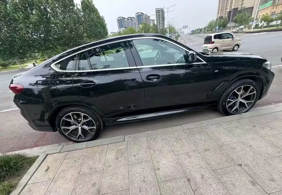 2021 BMW X6 3.0T 340HP L6 8AT,autocango,china used car exporter,china ev exporter,chinese used car exporter,chinese used ev exporter