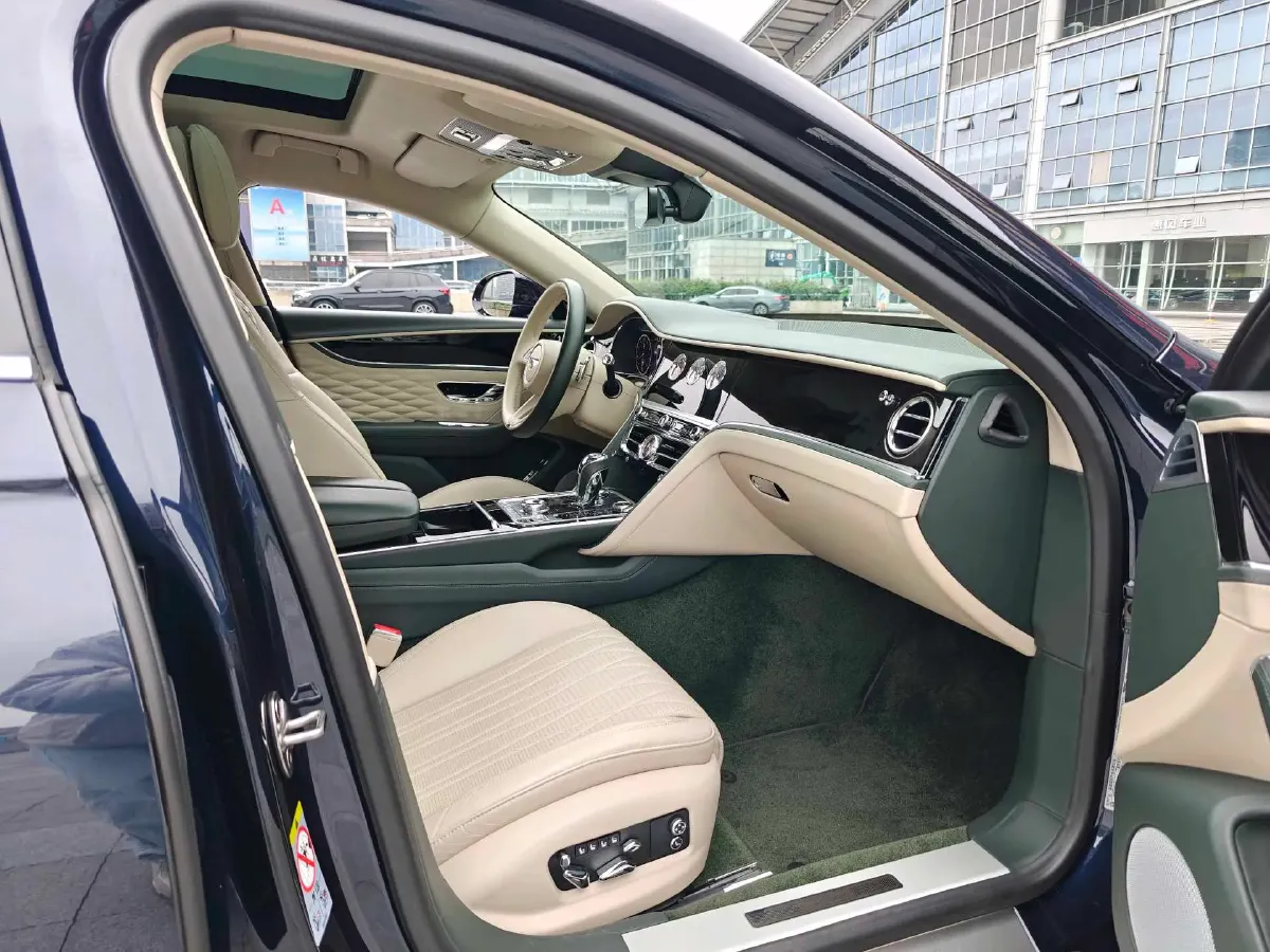 2021 Bentley Flying Spur 4.0T 550HP V8 8DCT,autocango,china used car exporter,china ev exporter,chinese used car exporter,chinese used ev exporter