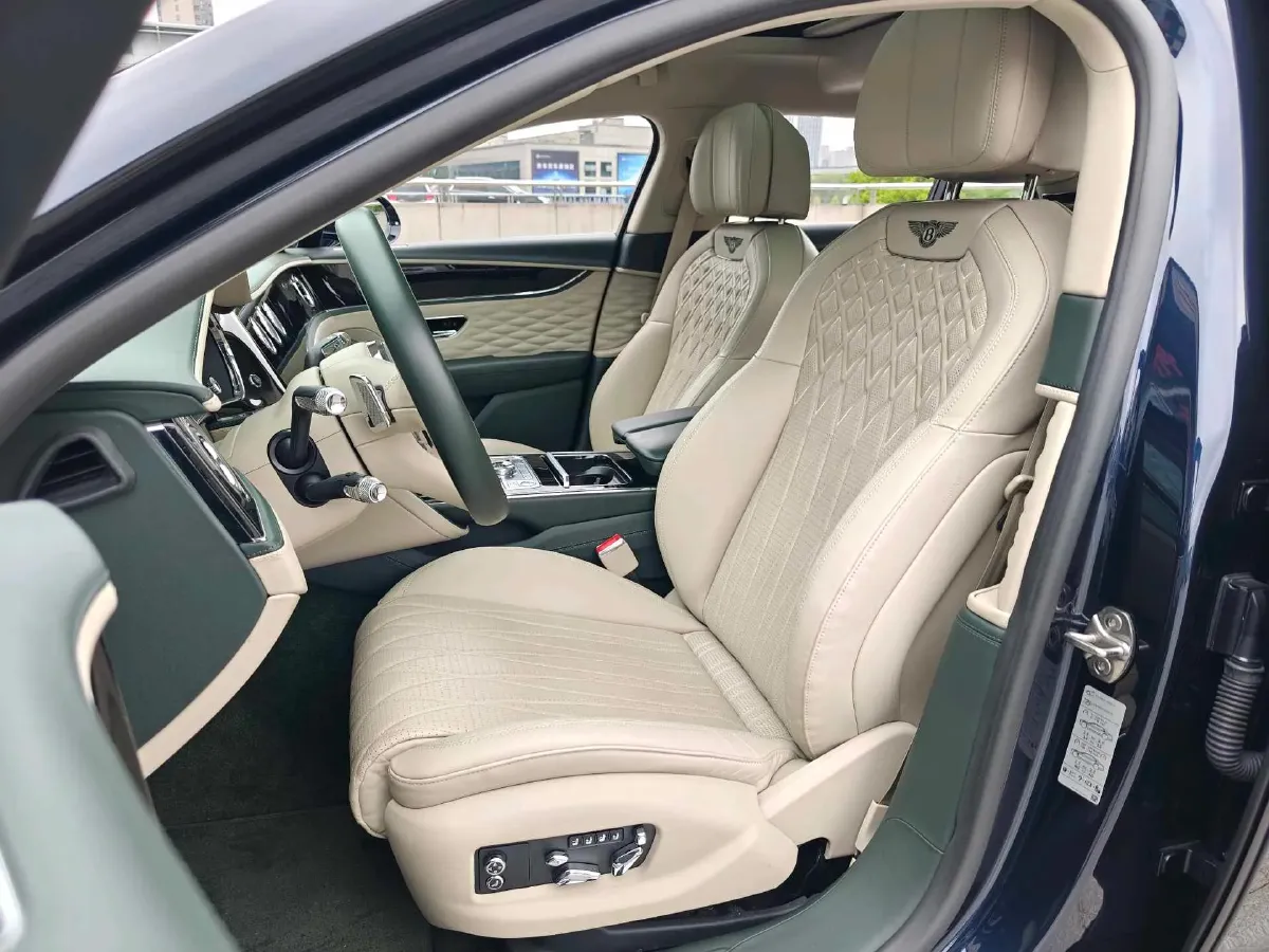 2021 Bentley Flying Spur 4.0T 550HP V8 8DCT,autocango,china used car exporter,china ev exporter,chinese used car exporter,chinese used ev exporter